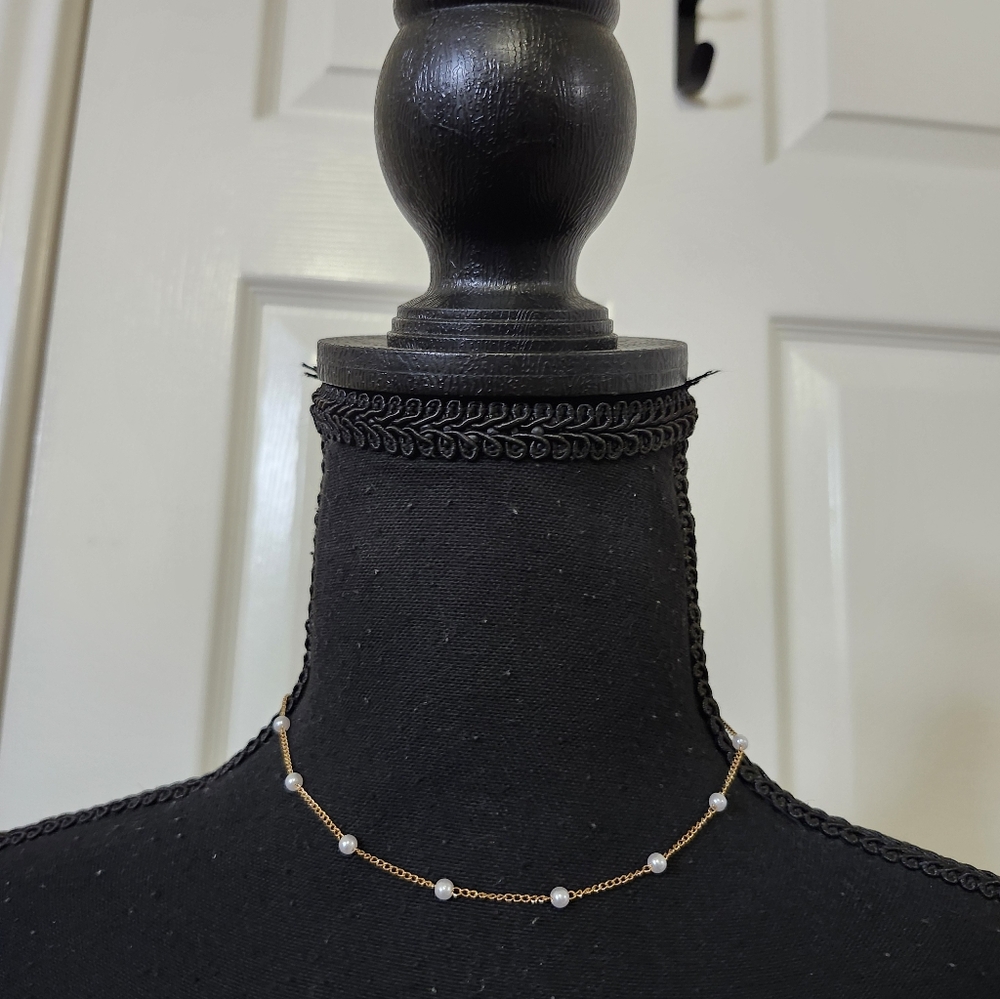 Elegant Gold and White Pearl Necklace